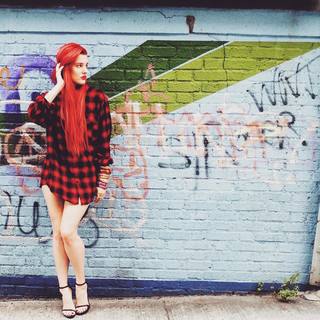 Justina Valentine feet photo thumbnail