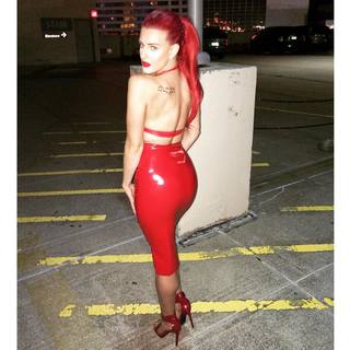Justina Valentine feet photo thumbnail