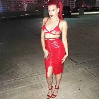 Justina Valentine feet photo thumbnail