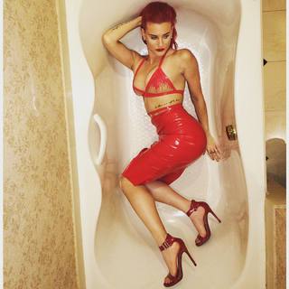Justina Valentine feet photo thumbnail