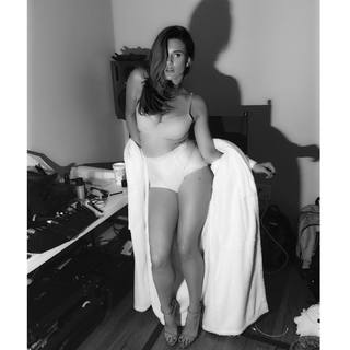 Justina Valentine feet photo thumbnail