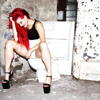 Justina Valentine feet photo thumbnail