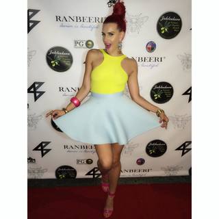 Justina Valentine feet photo thumbnail