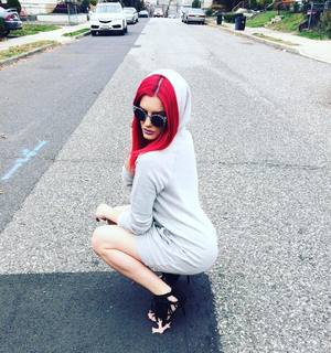 Justina Valentine feet photo thumbnail
