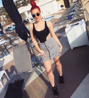 Justina Valentine feet photo thumbnail