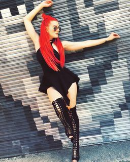 Justina Valentine feet photo thumbnail