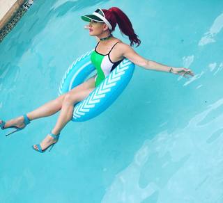 Justina Valentine feet photo thumbnail