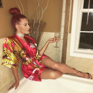 Justina Valentine feet photo thumbnail