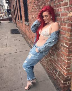 Justina Valentine feet photo thumbnail