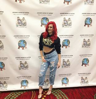 Justina Valentine feet photo thumbnail