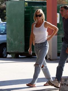 Denise Richards feet photo thumbnail