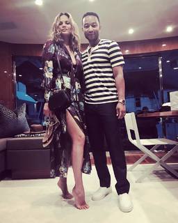 Chrissy Teigen feet photo thumbnail