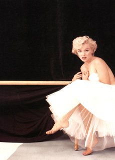 Marilyn Monroe feet photo thumbnail