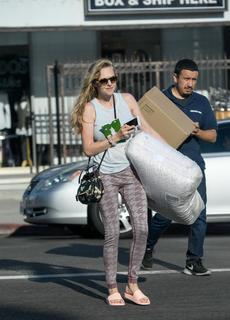 Amanda Seyfried feet photo thumbnail