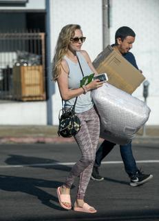Amanda Seyfried feet photo thumbnail