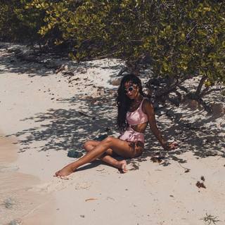 Shay Mitchell feet photo thumbnail