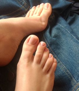 Isa Pes feet photo thumbnail