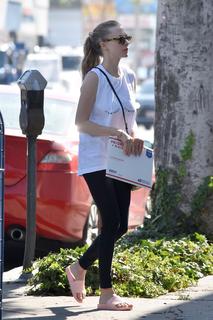 Amanda Seyfried feet photo thumbnail