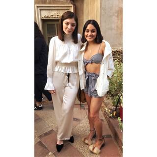 Vanessa Hudgens feet photo thumbnail