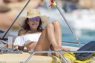 Bethenny Frankel feet photo thumbnail