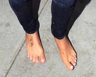 Katie Price feet photo thumbnail