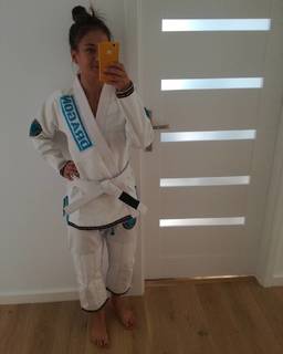 Karolina Kowalkiewicz feet photo thumbnail