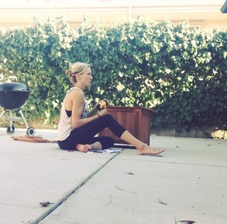 Katie Cassidy feet photo thumbnail