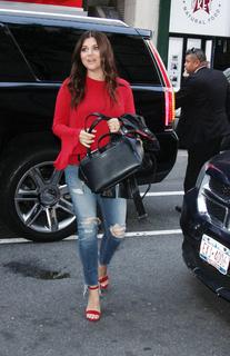 Tiffani Thiessen feet photo thumbnail