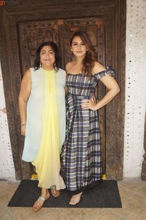 Huma Qureshi feet photo thumbnail