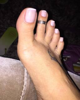 Karin Klemp feet photo thumbnail