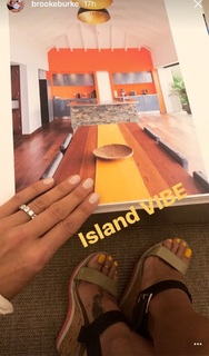 Brooke Burke feet photo thumbnail