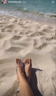 Brooke Burke feet photo thumbnail