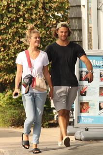 Nina Agdal feet photo thumbnail