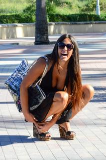 Claudia Romani feet photo thumbnail