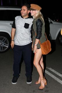 Julianne Hough feet photo thumbnail