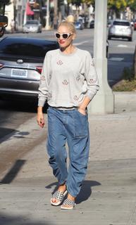 Gwen Stefani feet photo thumbnail