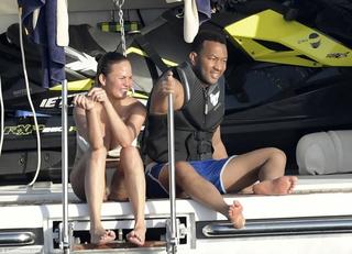 Chrissy Teigen feet photo thumbnail