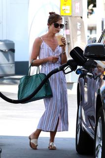 Selma Blair feet photo thumbnail
