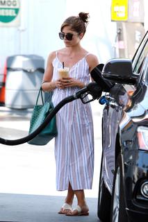 Selma Blair feet photo thumbnail