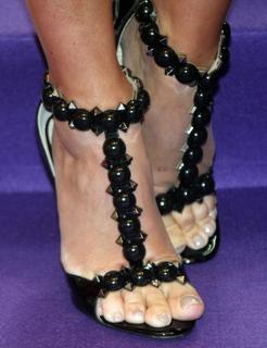 Denise Van Outen feet photo thumbnail