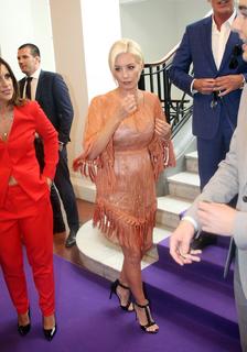 Denise Van Outen feet photo thumbnail