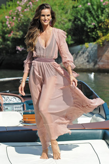 Izabel Goulart feet photo thumbnail