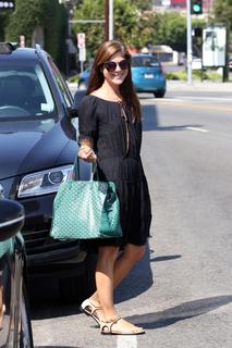 Selma Blair feet photo thumbnail