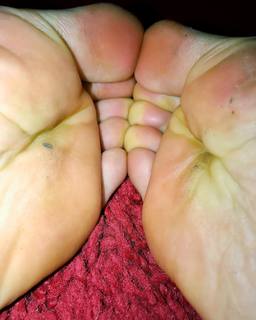 Alaine Crissiê feet photo thumbnail