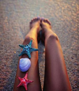 Isis Valverde feet photo thumbnail