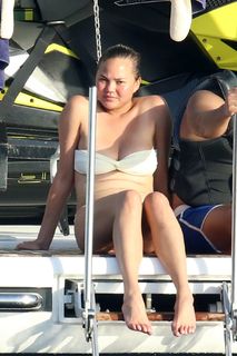 Chrissy Teigen feet photo thumbnail