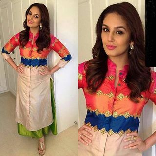 Huma Qureshi feet photo thumbnail