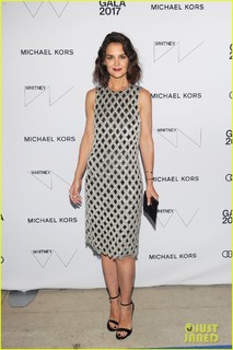 Katie Holmes feet photo thumbnail
