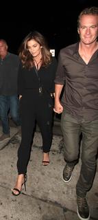 Cindy Crawford feet photo thumbnail