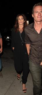 Cindy Crawford feet photo thumbnail